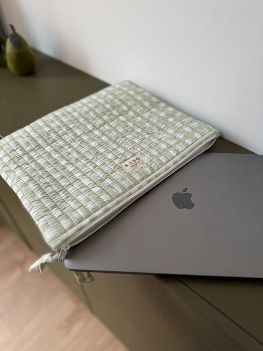 Pochette matelassée pour ordinateur en tissu blockprint, motif vichy vert clair - Ysé menthe