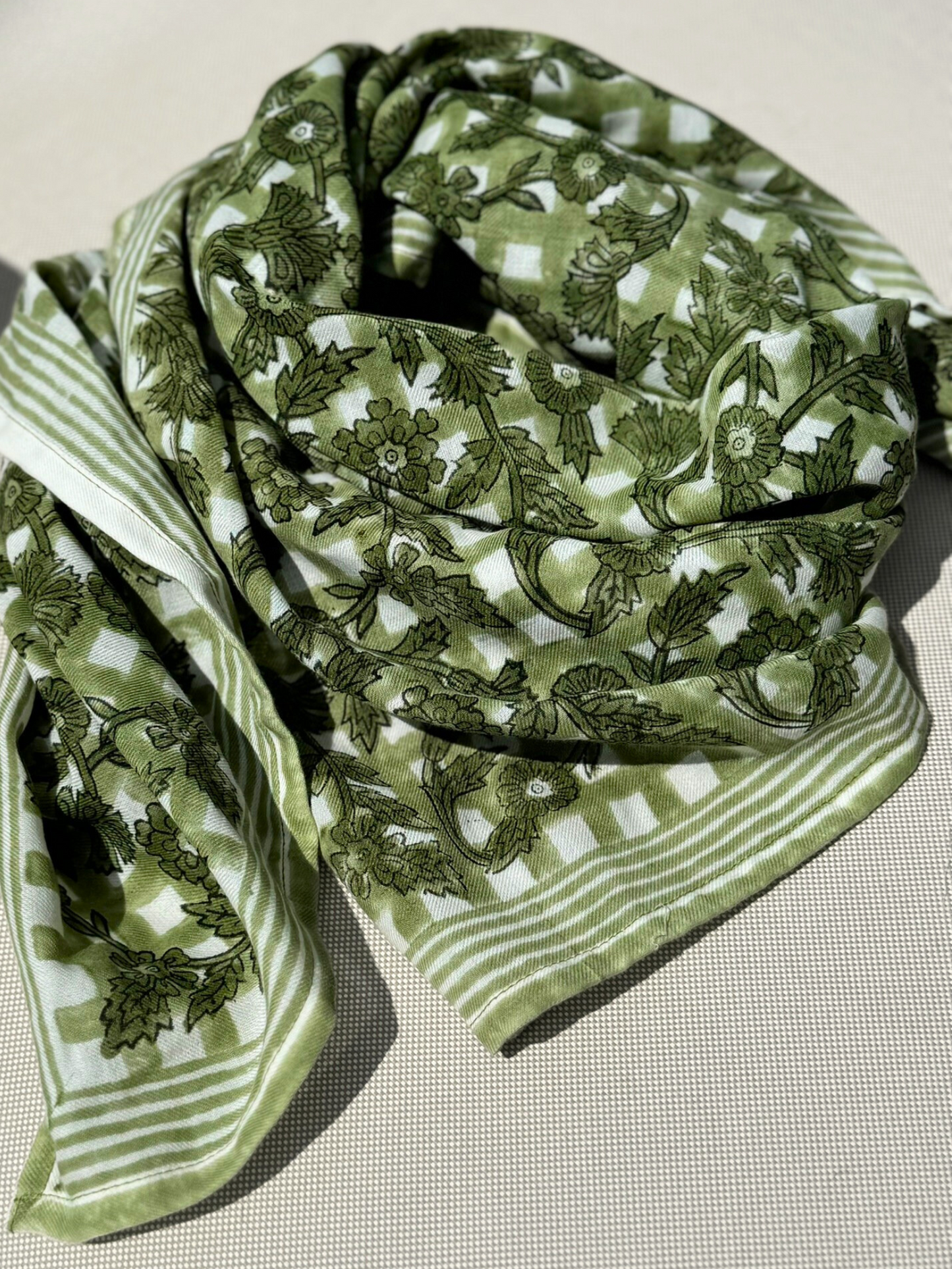 Grand foulard blockprint vert sauge - Bertille