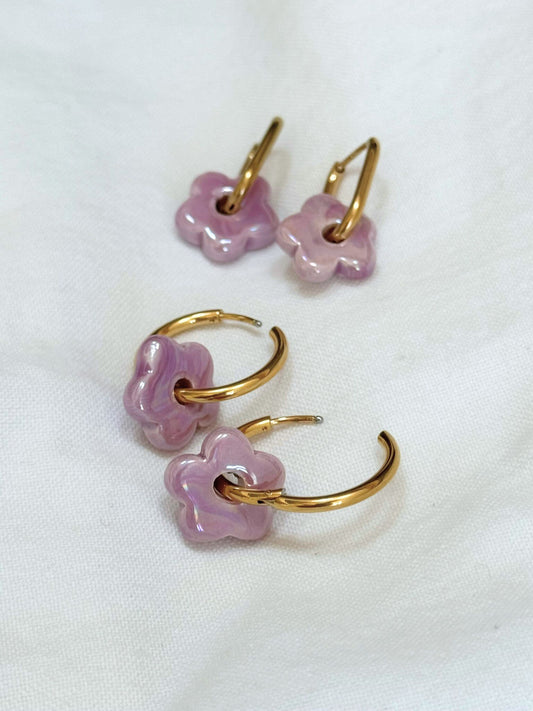 Boucles d'oreilles doré ou argenté avec pampilles petite fleurs lila, perles interchangeables, bijoux en céramique pour femmes