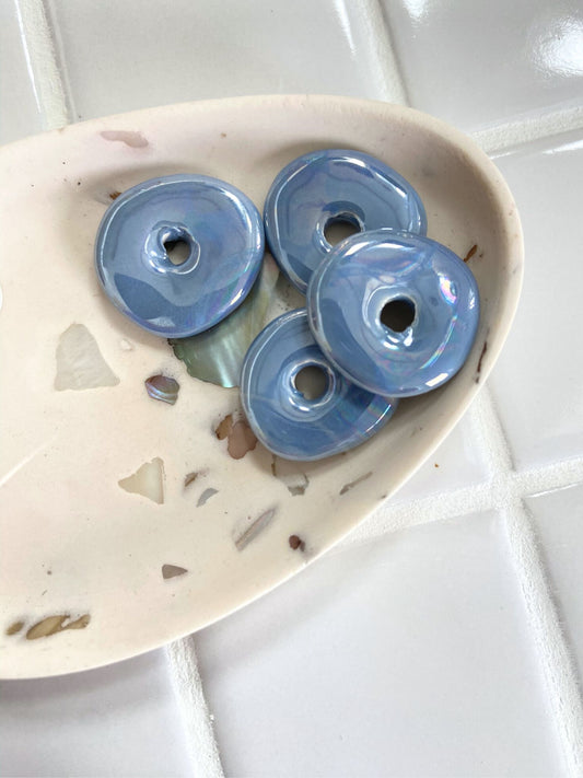 Ensemble de deux pampilles rondes en céramique émaillée pour boucles d'oreilles créole, couleur bleu ciel
