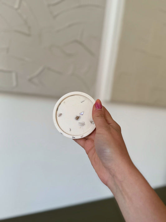 Mini coupelle pour bagues ou bijoux en jesmonite avec nacres de coquillages, Seashell, forme ronde