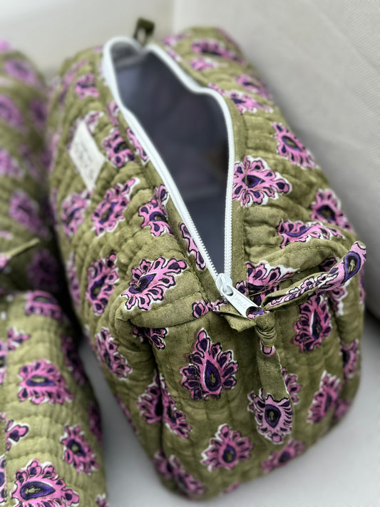 Trousse de beauté ou de toilette en tissu matelassé, taille au choix - Carmen Pourpre