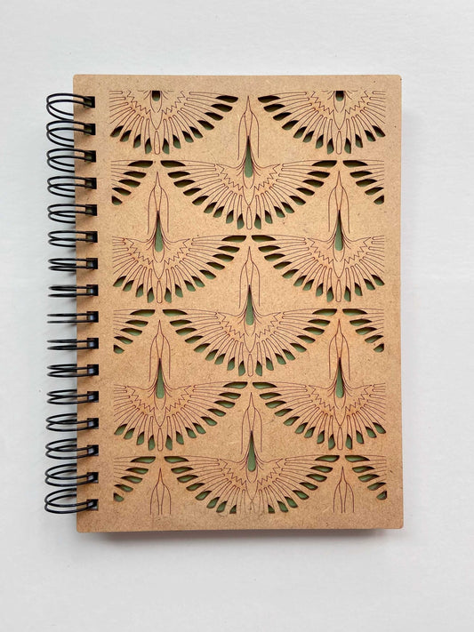 Moyen carnet en bois motif Grue japonaise - Atelier ORYS