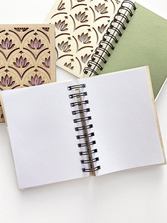 Petit carnet Lotus A6 personnalisé avec un prénom - Atelier ORYS