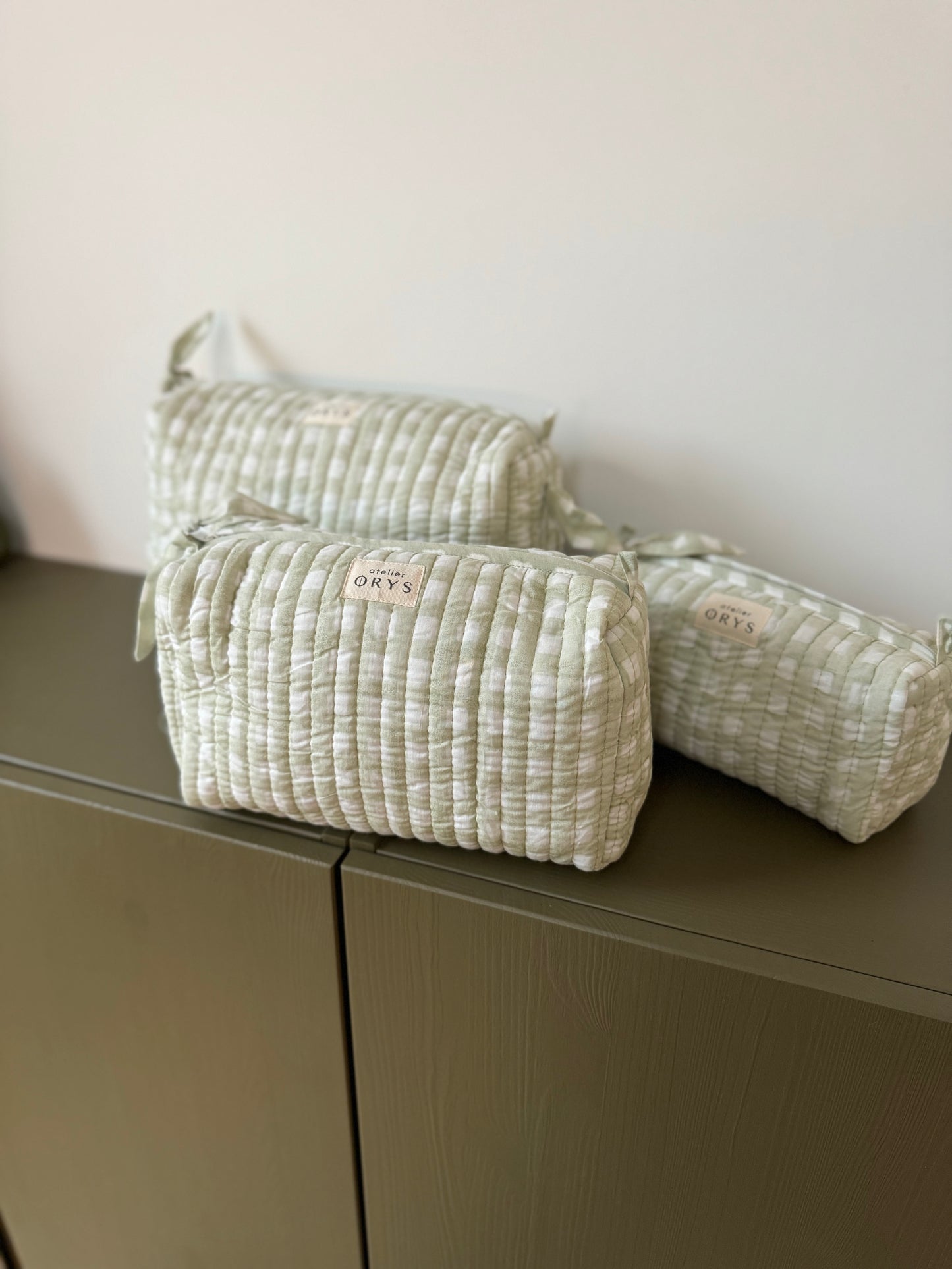 Trousse de beauté ou de toilette en tissu matelassé vichy, taille au choix - Ysé menthe