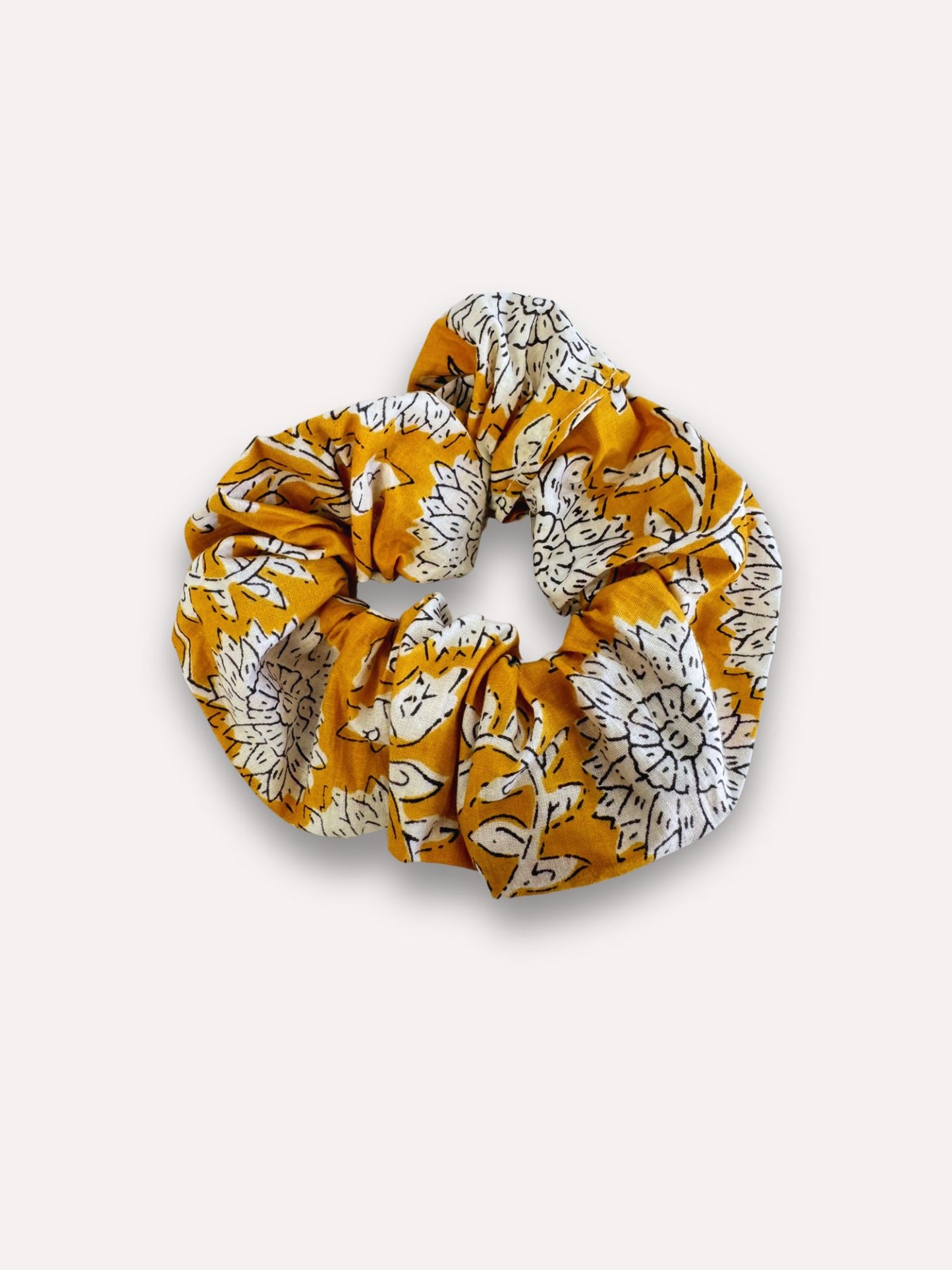 Chouchou scrunchie pour cheveux en tissus indien coloré, fait-main couleur moutarde