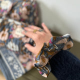 Chouchou scrunchie à motifs fleurs - Olympe bleu encre