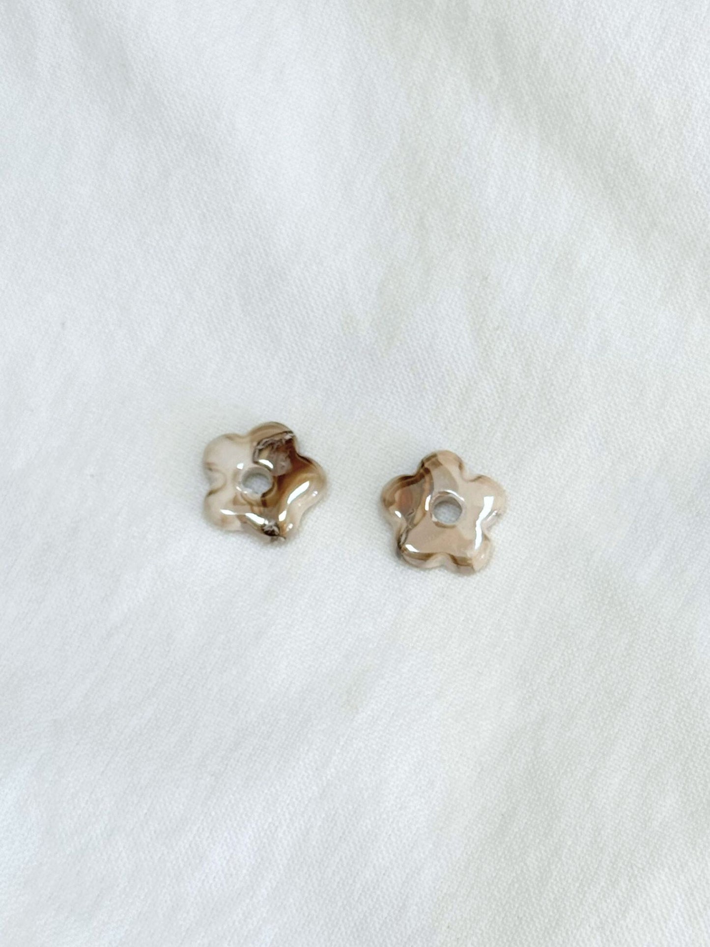 Boucles d'oreilles doré ou argenté avec pampilles petite fleurs beige, perles interchangeables, bijoux en céramique pour femmes et acier