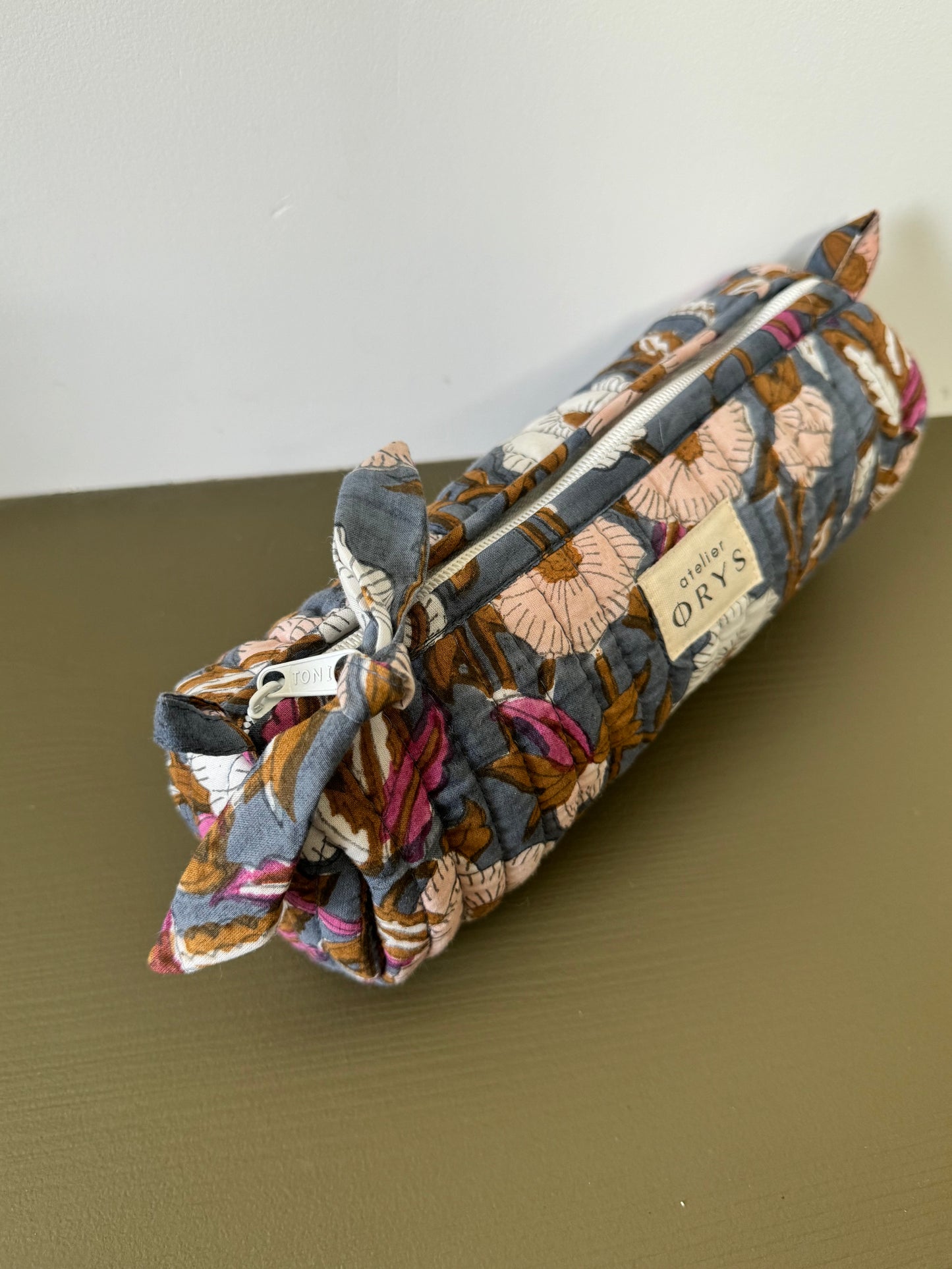 Trousse scolaire matelassée en tissu fleuri blockprint modèle Olympe Bleu encre