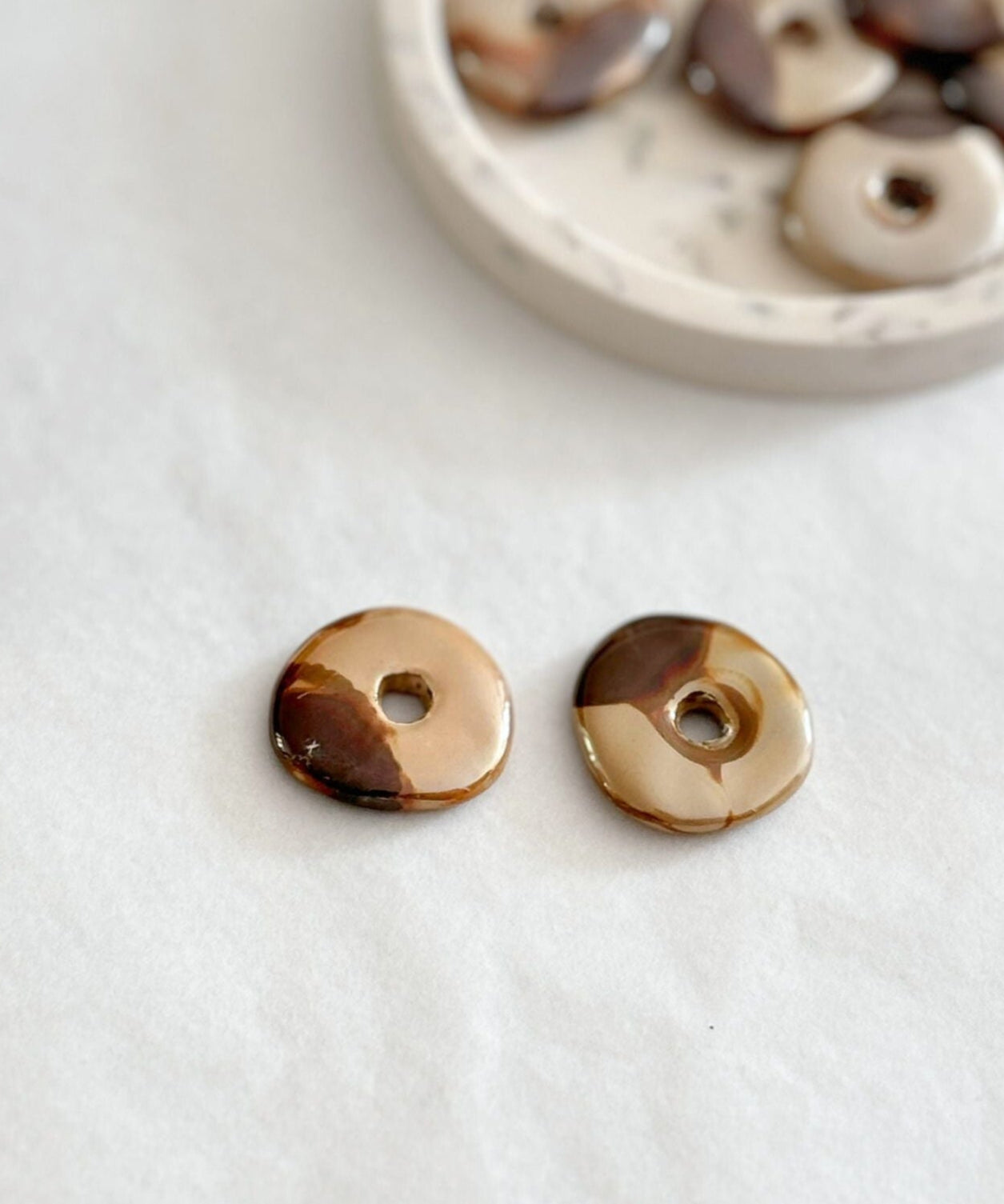 Perles en céramique pour créoles interchangeables, coloris beige