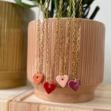 Joli collier pendentif cœur rouge en céramique, chaine grosse maille acier inoxydable doré ou argenté.