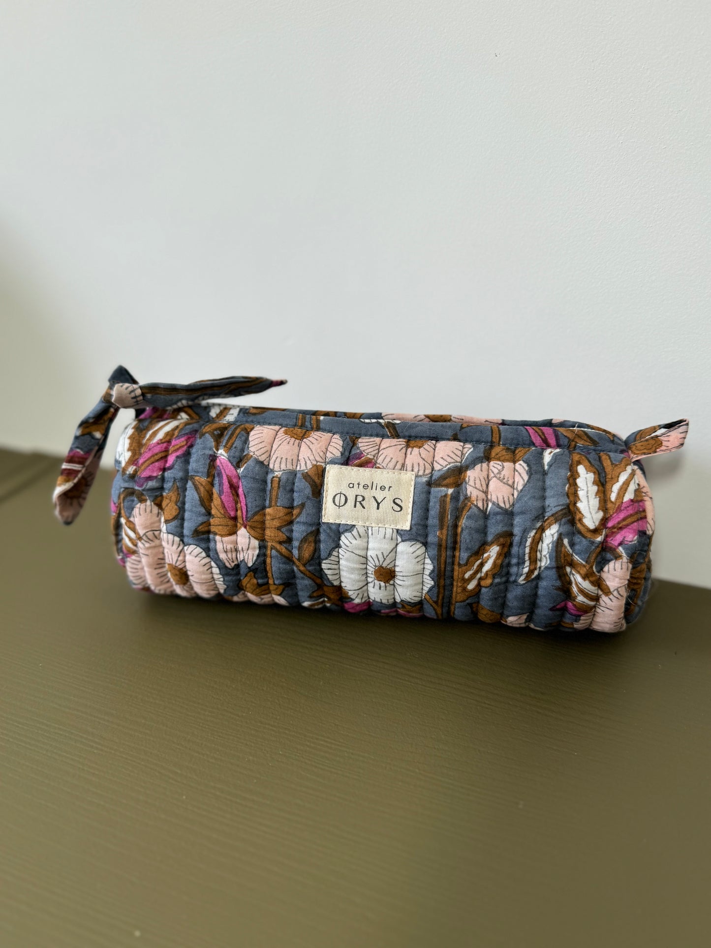 Trousse scolaire matelassée en tissu fleuri blockprint modèle Olympe Bleu encre