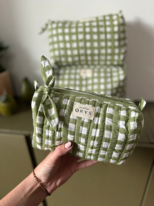 Trousse de beauté ou de toilette en tissu matelassé vichy, taille au choix - Ysé kaki