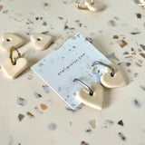 Boucles d’oreilles perles en céramique coeur blanc interchangeables