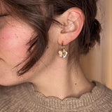 Boucles d'oreilles pampilles fleurs beige, perles interchangeables
