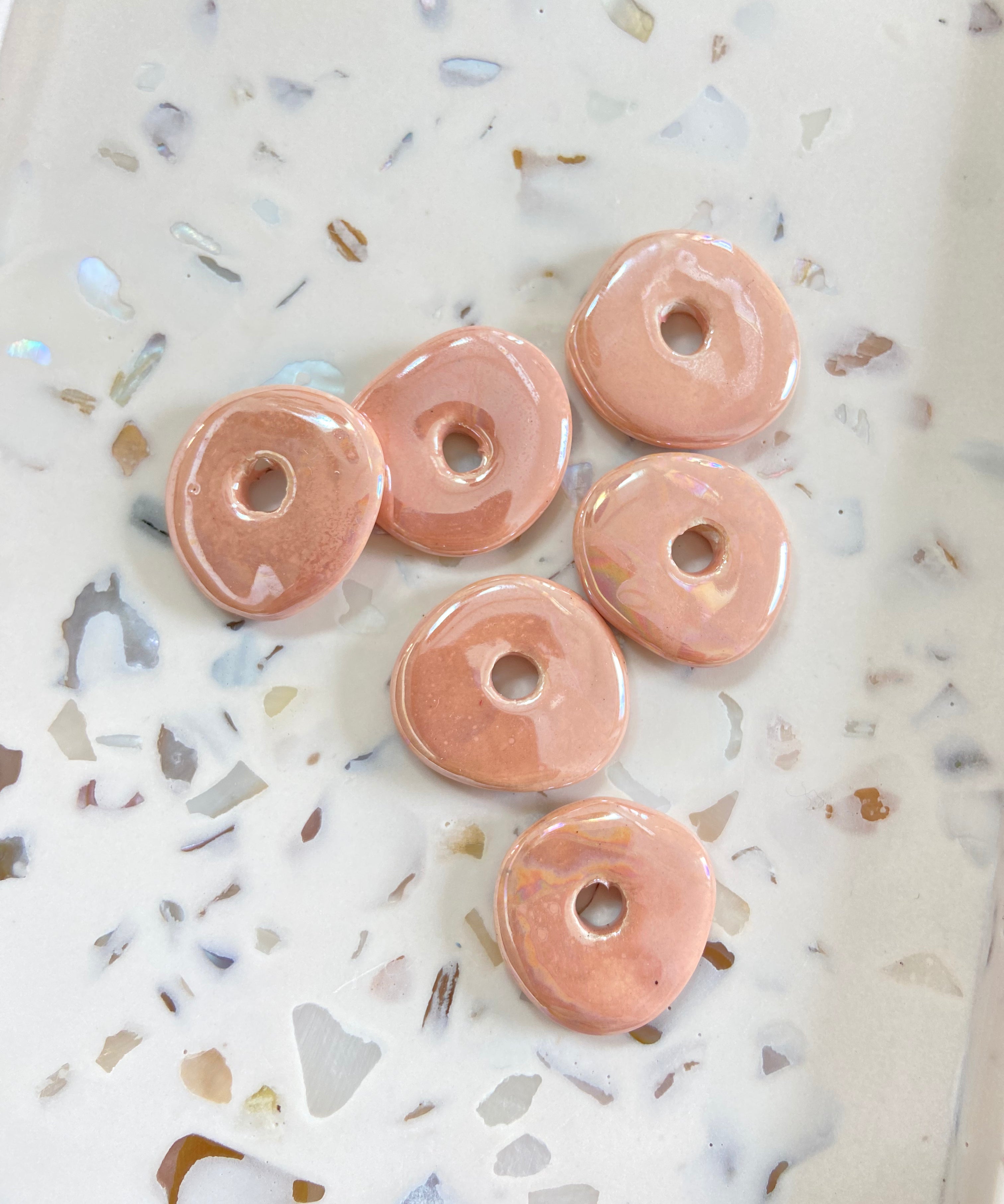 Pampilles en céramique pour créoles interchangeables, coloris rose orangé