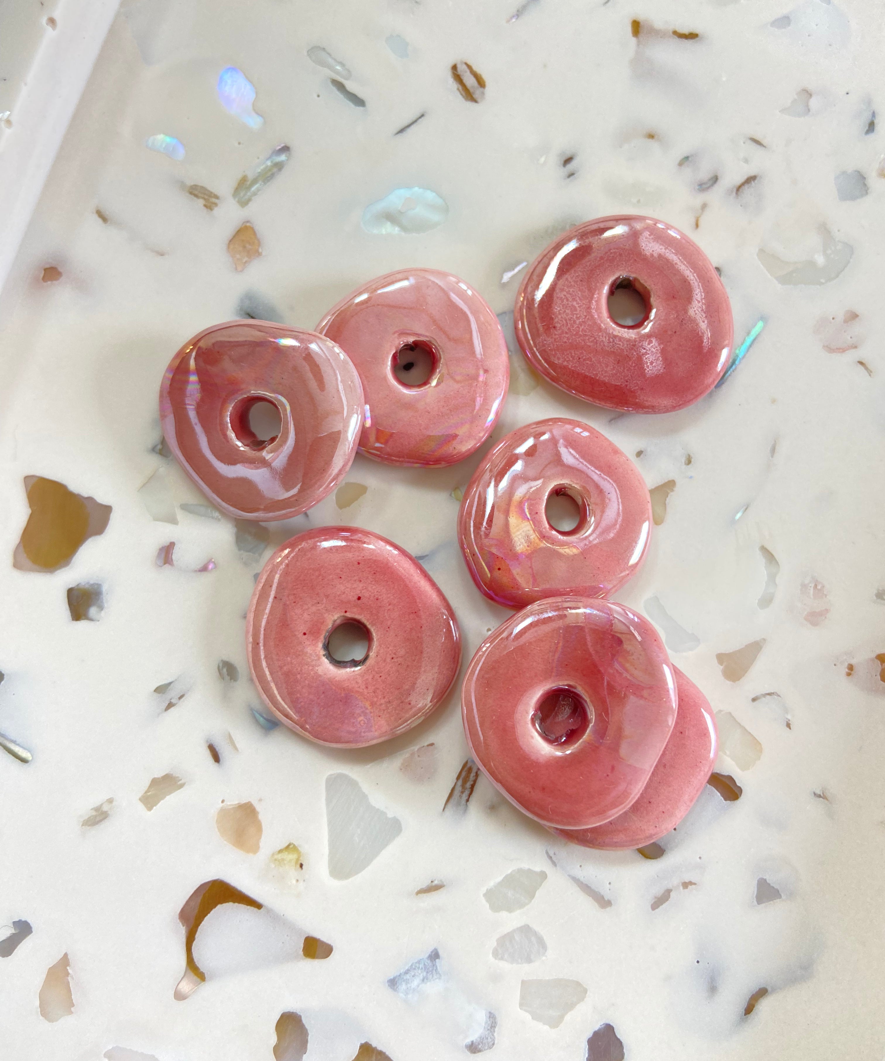 Pampilles en céramique pour créoles interchangeables, coloris rose orangé