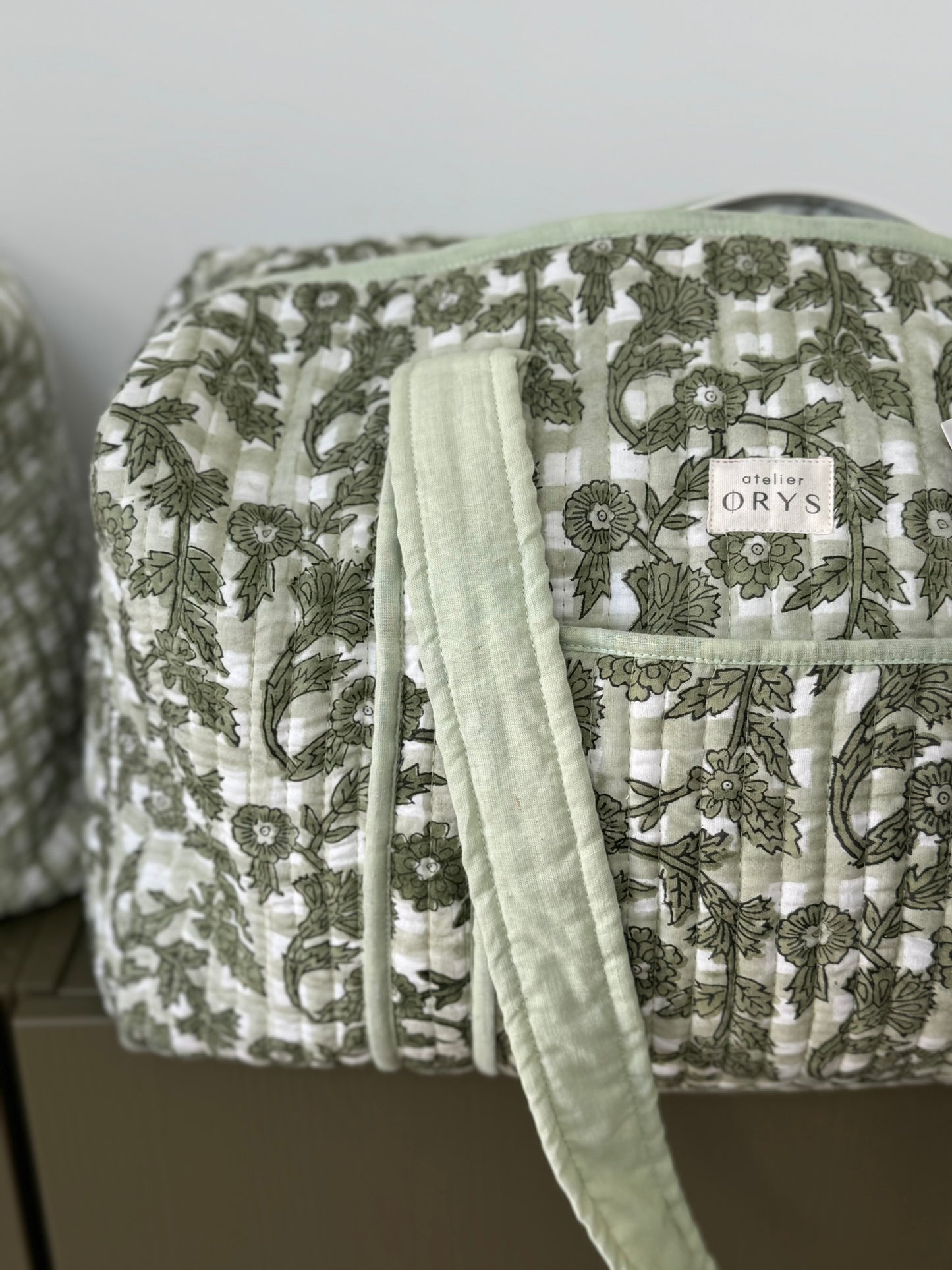 Grand sac week-end en tissu indien fleuri vert sauge - Bertille