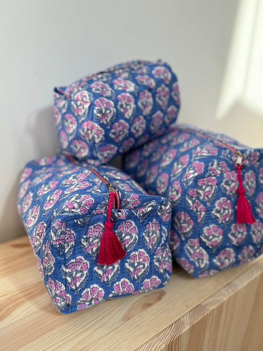 Jolie trousse de toilette ou de maquillage en tissus indien block print motifs floral, Bleuet