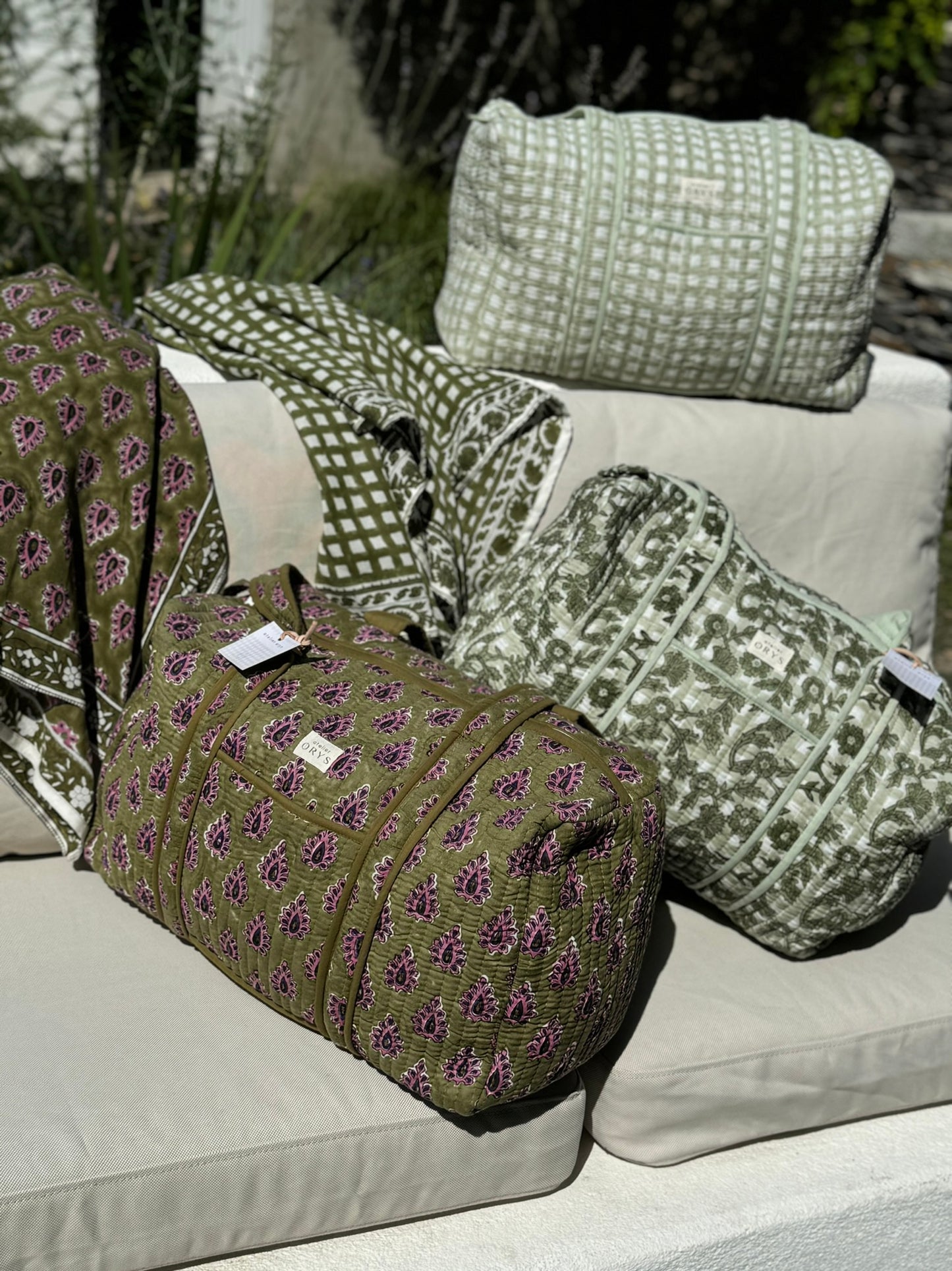 Grand sac week-end en tissu indien fleuri vert sauge - Bertille