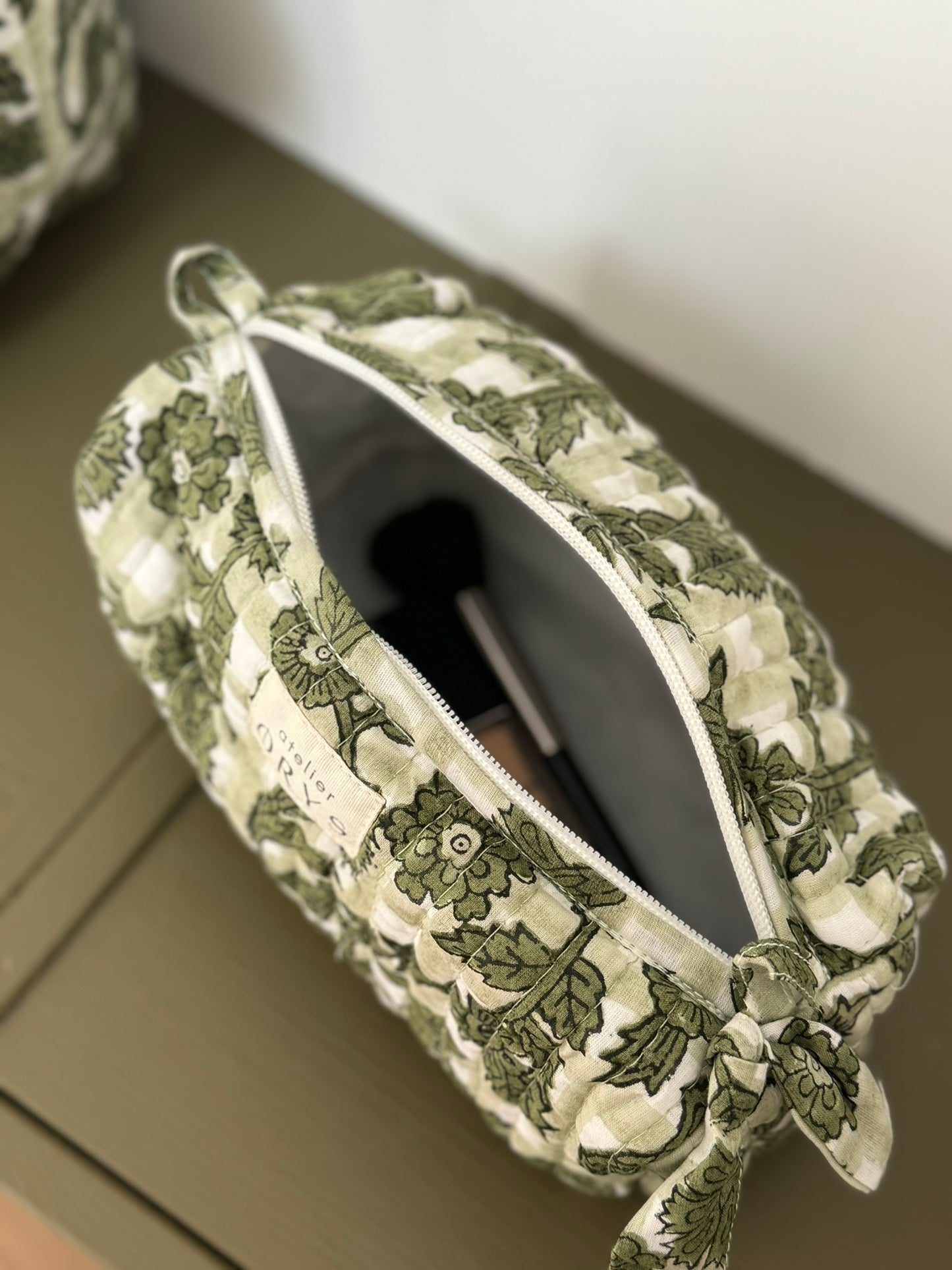 Trousse de beauté ou de toilette en tissu matelassé, taille au choix - Bertille sauge