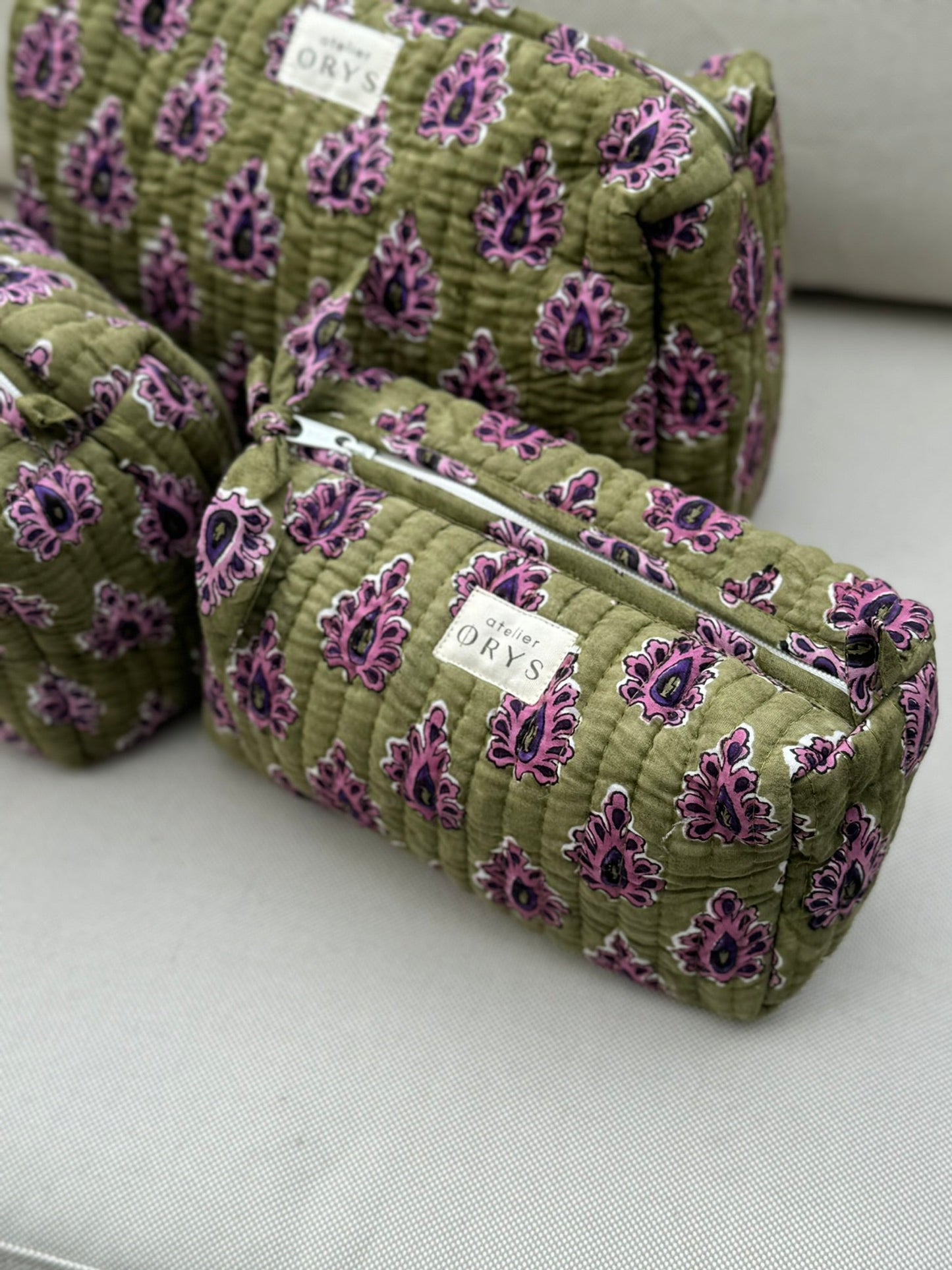 Trousse de beauté ou de toilette en tissu matelassé, taille au choix - Carmen Pourpre