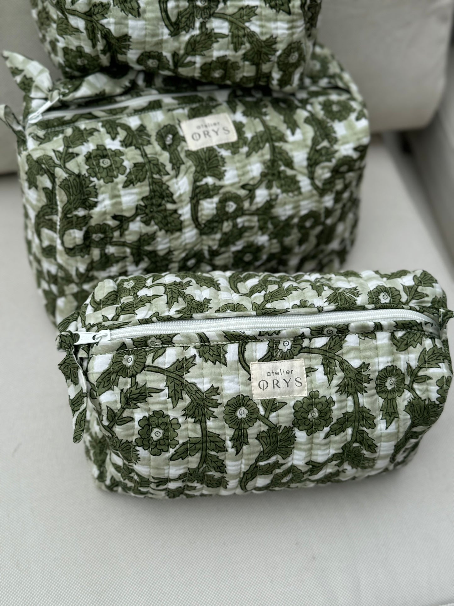 Trousse de beauté ou de toilette en tissu matelassé, taille au choix - Bertille sauge