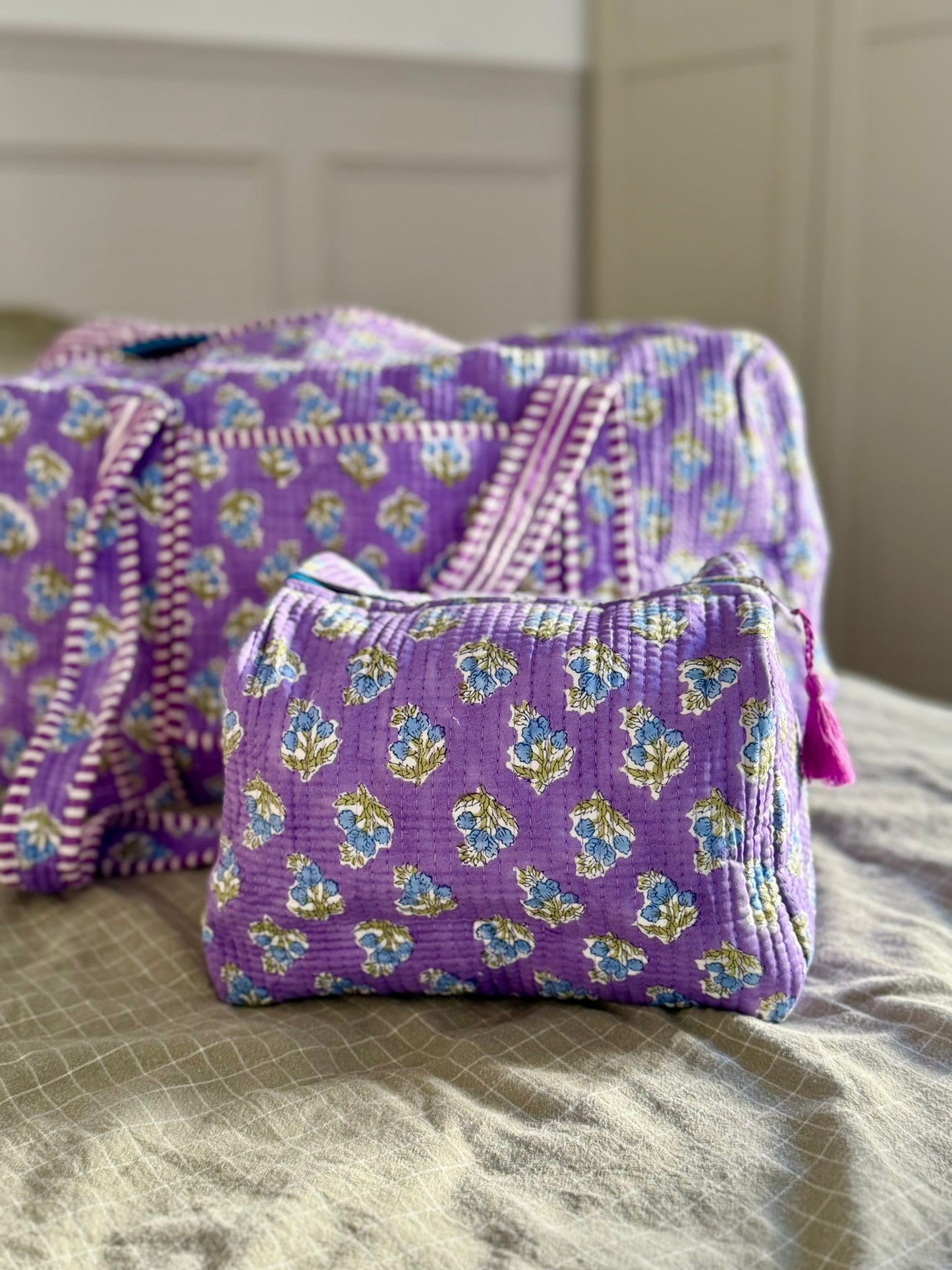 Grand sac week-end matelassé en tissu indien 100% coton, imprimé fleuris violet