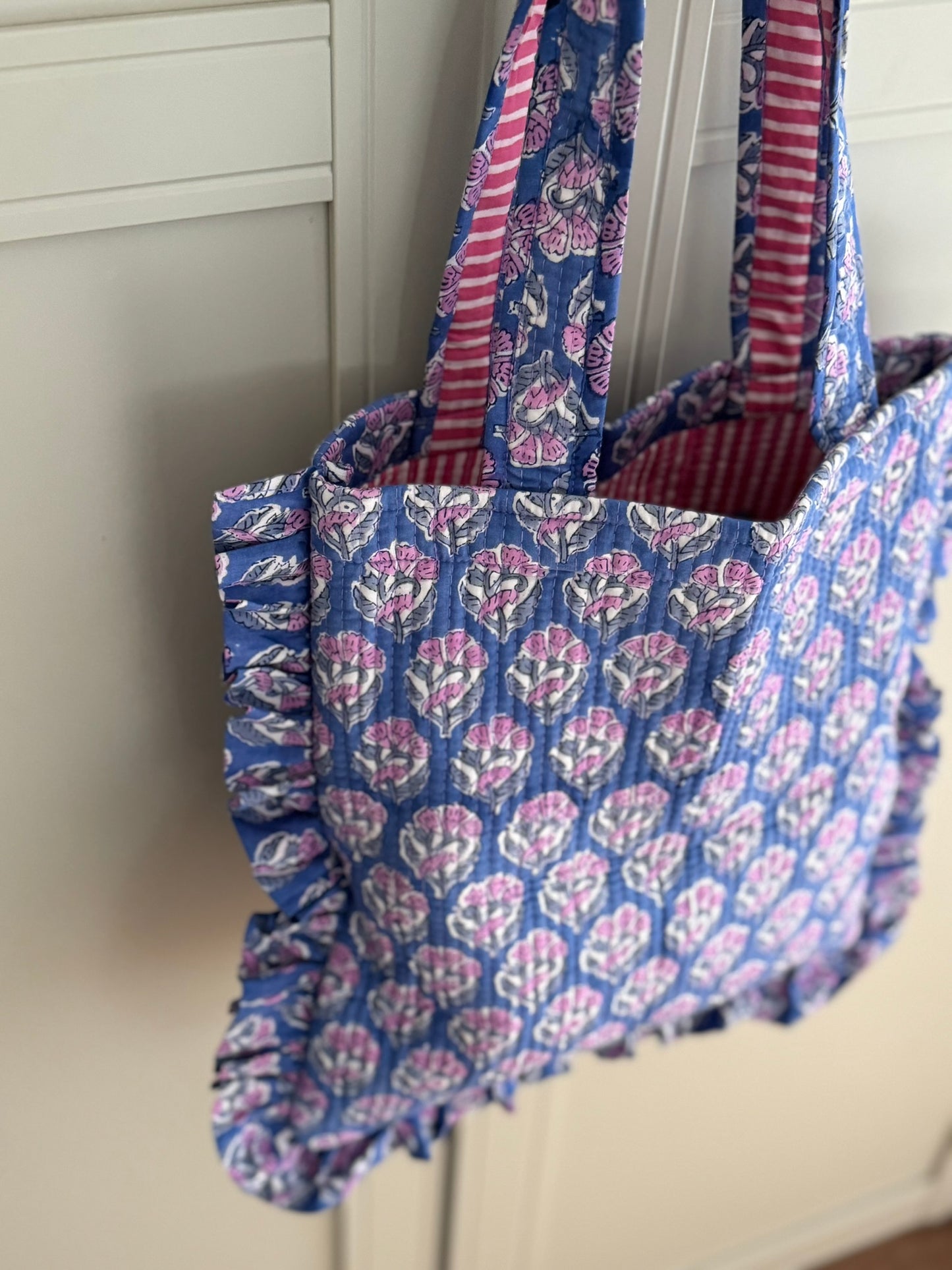 Gesteppte Wochenendtasche aus indischem Blumenstoff