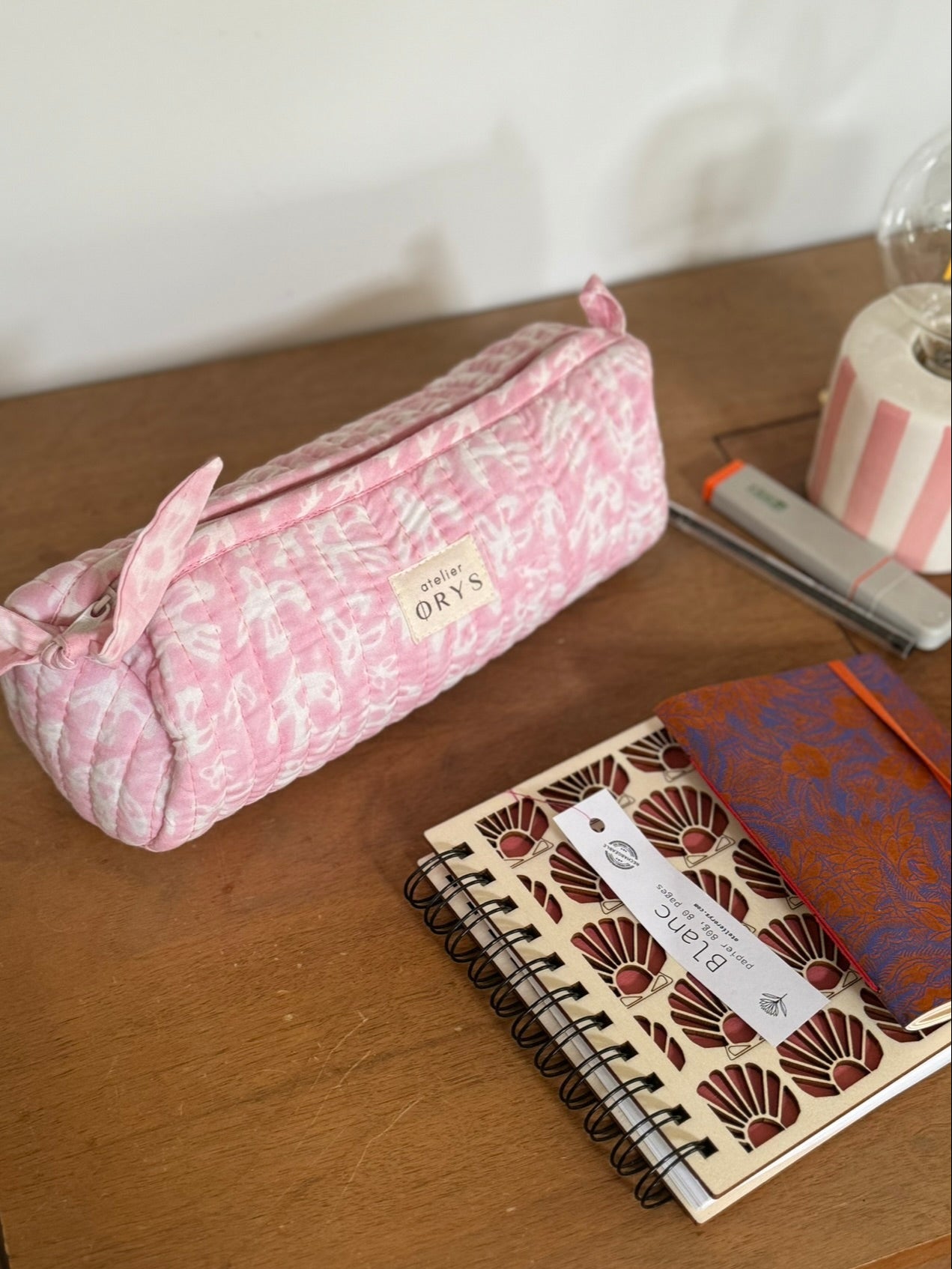 Trousse à crayons matelassée en tissu Indien blockprint, motif oiseaux roses