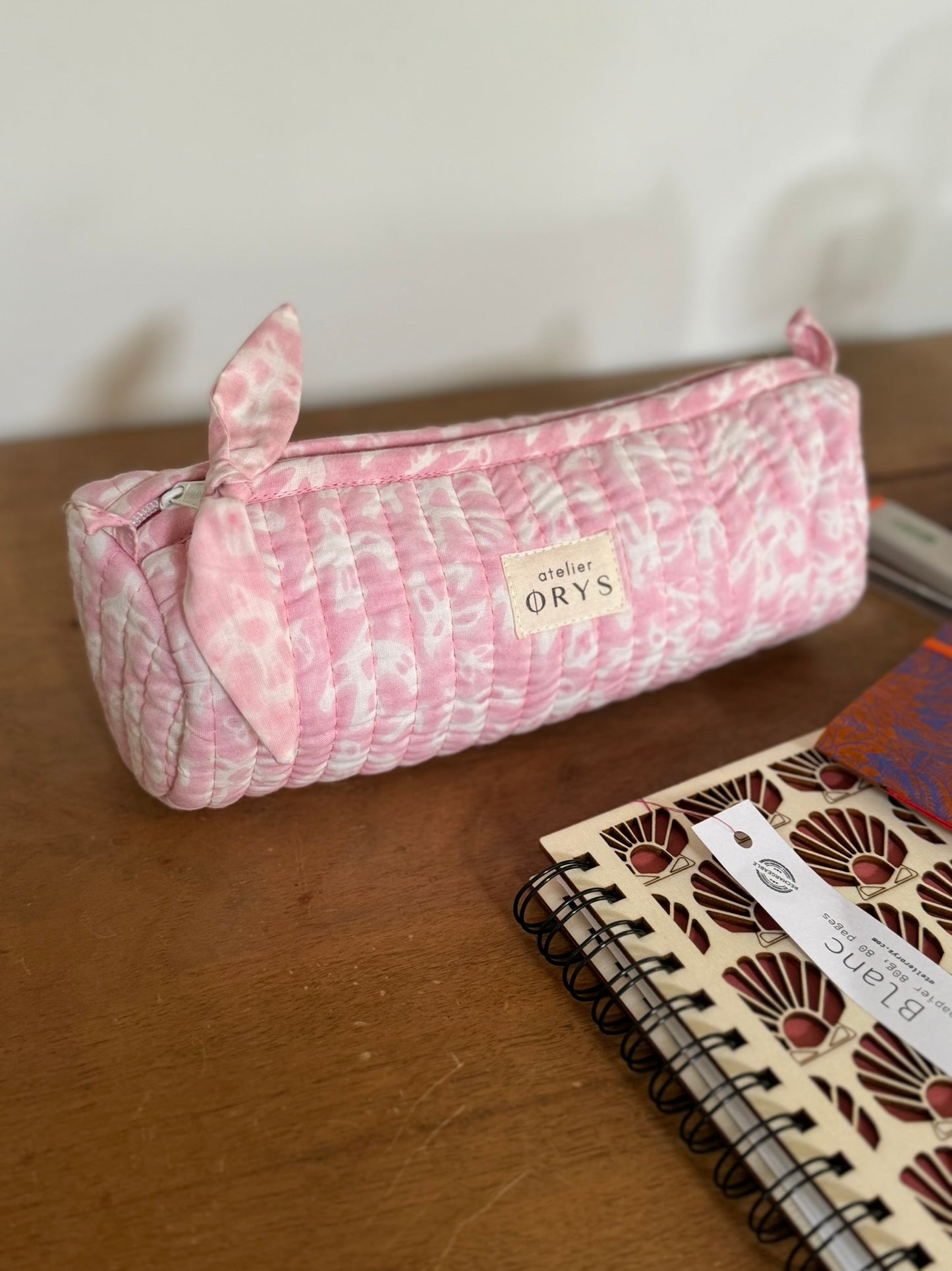 Trousse à crayons matelassée en tissu Indien blockprint, motif oiseaux roses