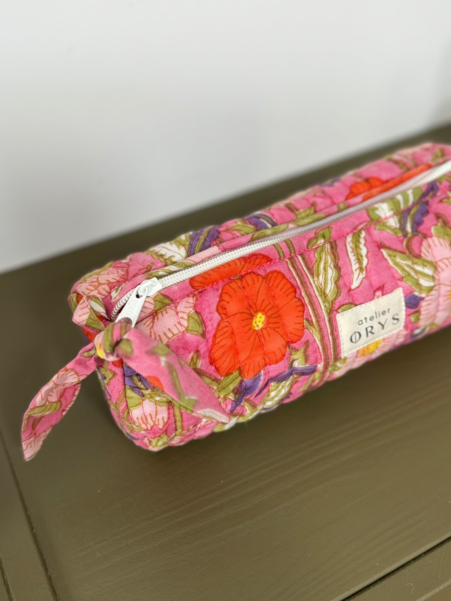 Trousse scolaire matelassée en tissu fleuri blockprint modèle Olympe Rosa