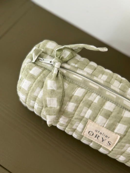 Trousse à crayons matelassée en tissu Indien vichy modèle Ysé vert menthe