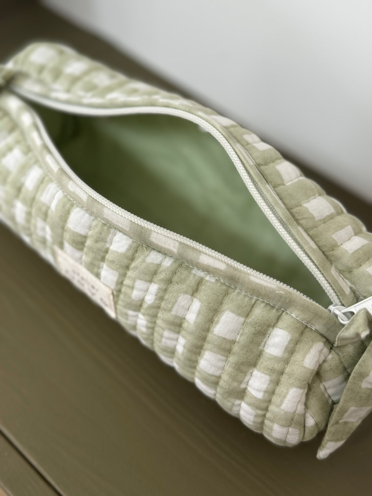 Trousse à crayons matelassée en tissu Indien vichy modèle Ysé vert menthe