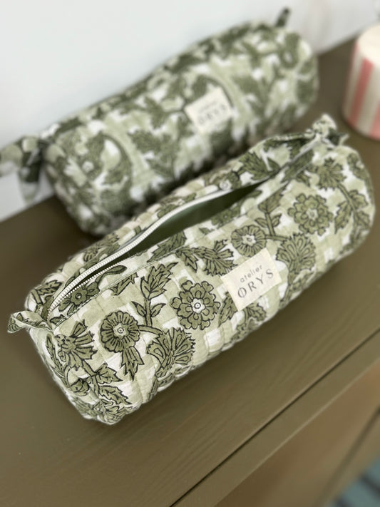 Trousse scolaire matelassée en tissu fleuri blockprint modèle Bertille sauge