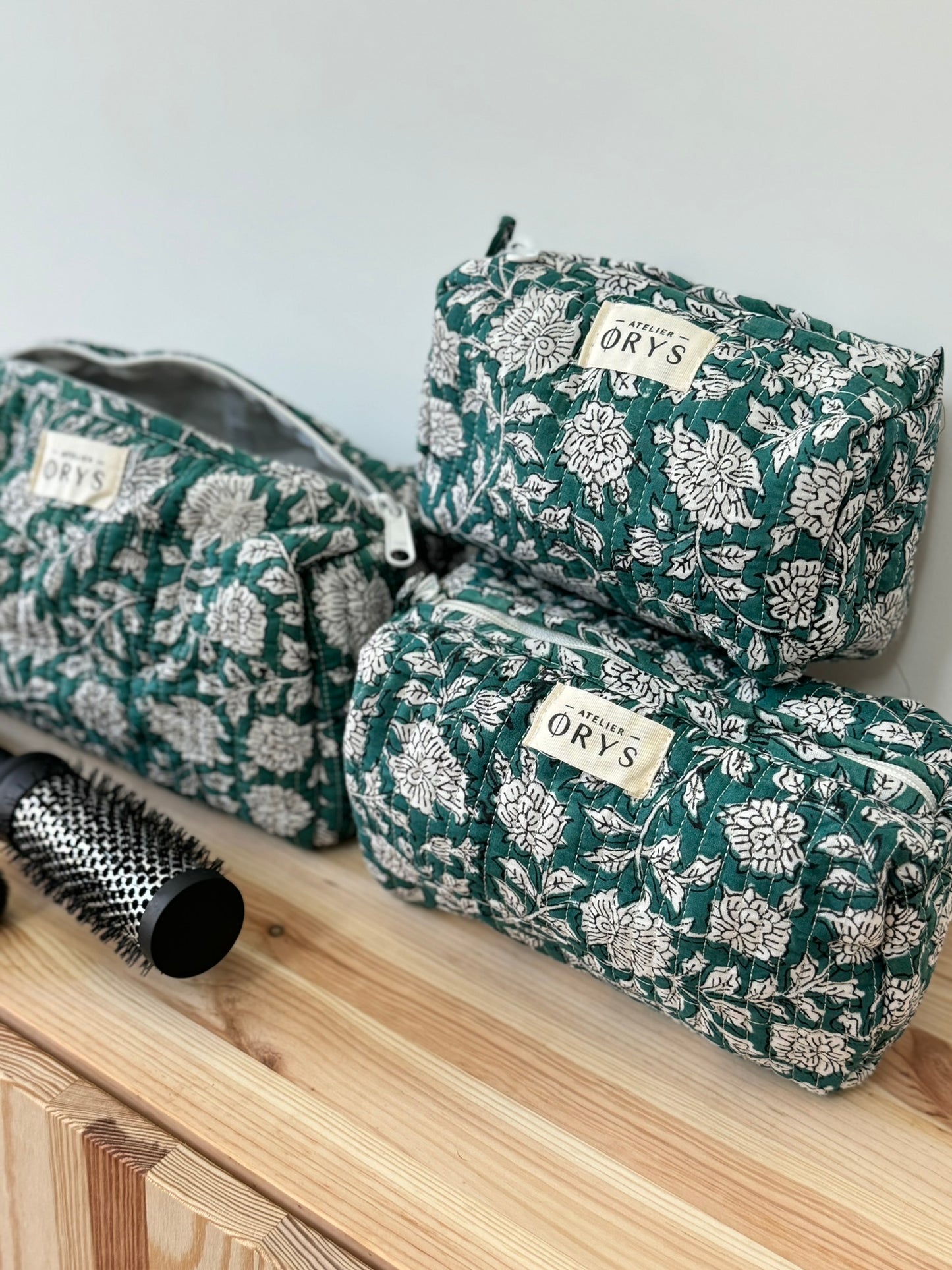 Jolie trousse de beauté ou de toilette, en coton matelassé indiens, impression au bloc de bois motif floral