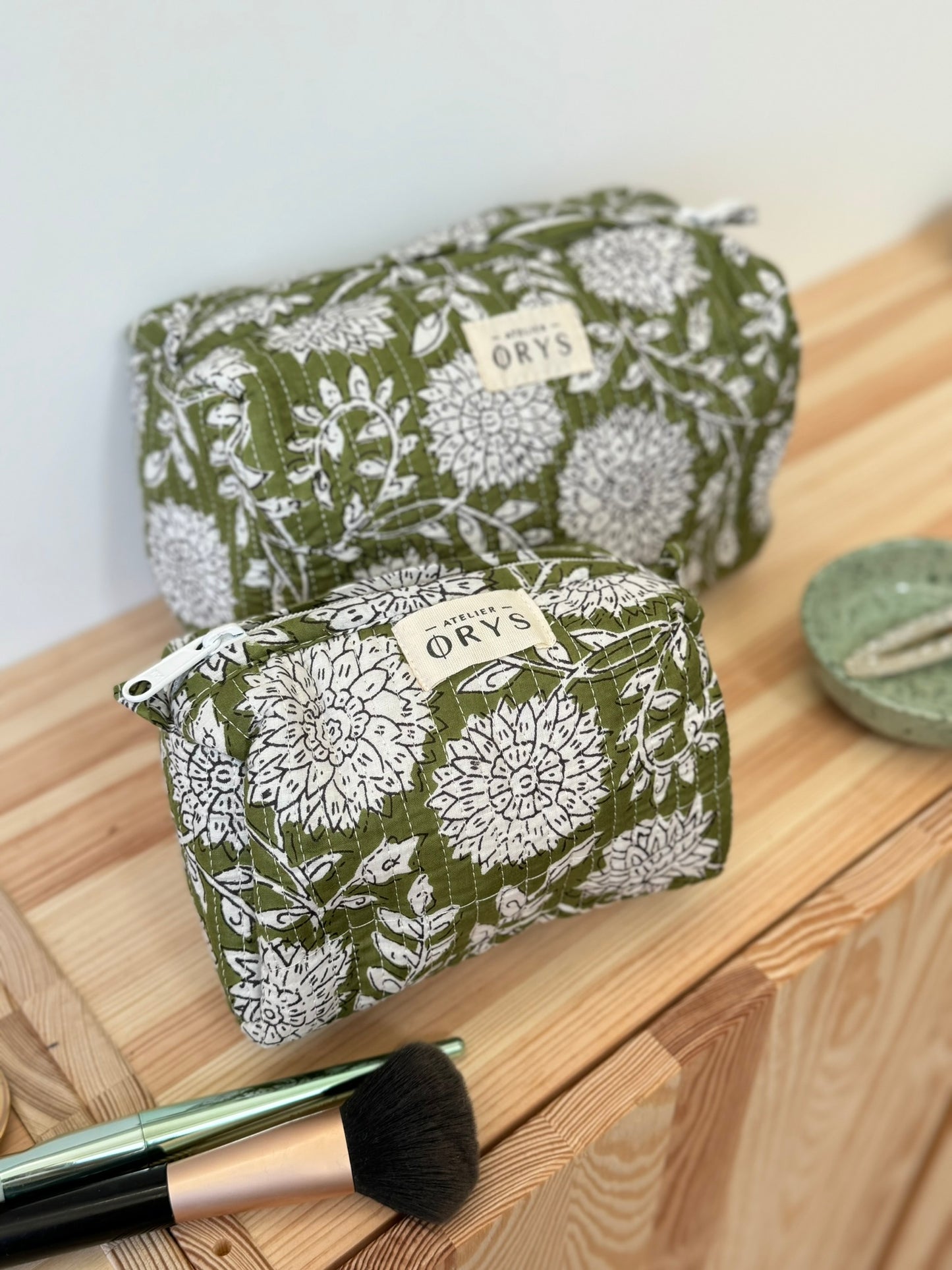 Jolie trousse de beauté ou de toilette, en coton matelassé indiens block print kaki