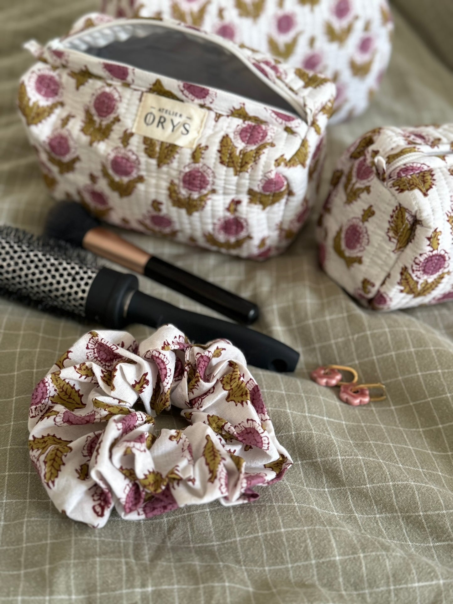 Toiletry bag with Indian flower patterns