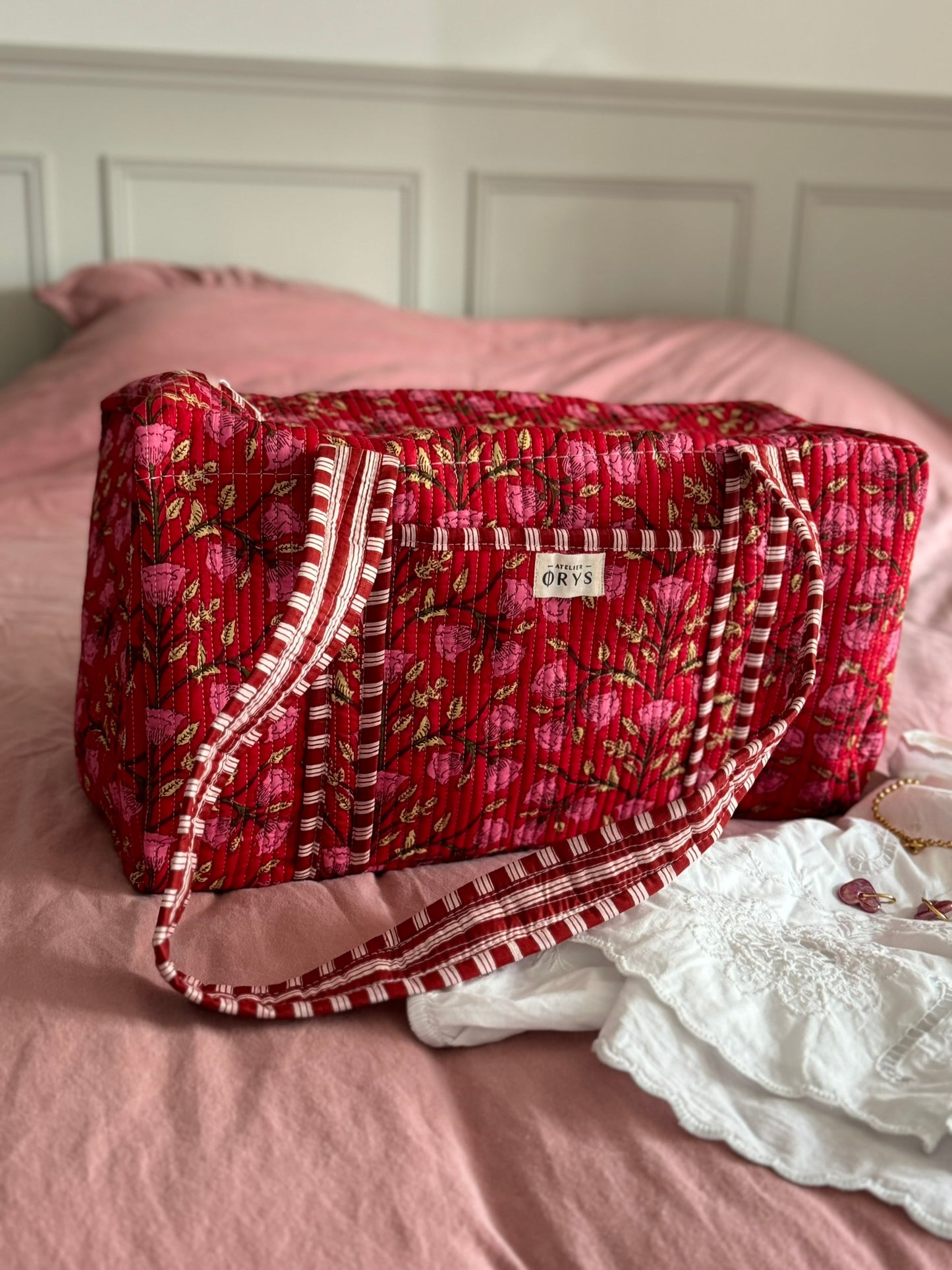 NOUVEAU Grand duffle bag en tissus indien floral rouge coquelicot, 100% coton, fait-main