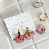 Créoles donut en céramique interchangeable, Rose marbré - Atelier ORYS