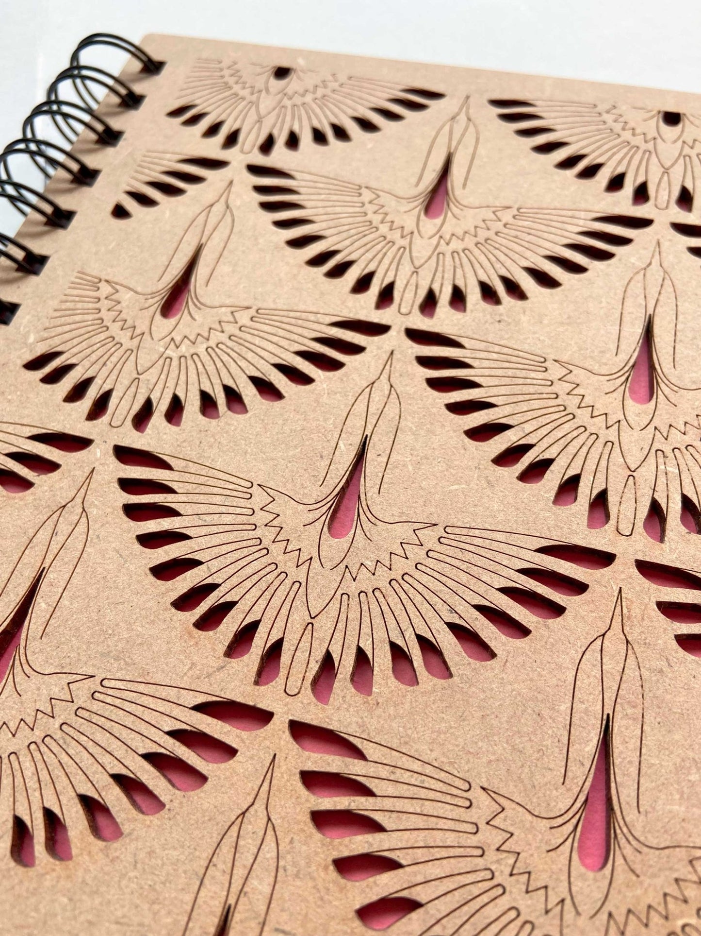 Moyen carnet en bois motif Grue japonaise - Atelier ORYS